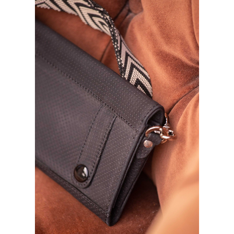 Pochette téléphone Pénélope cuir noir perforé