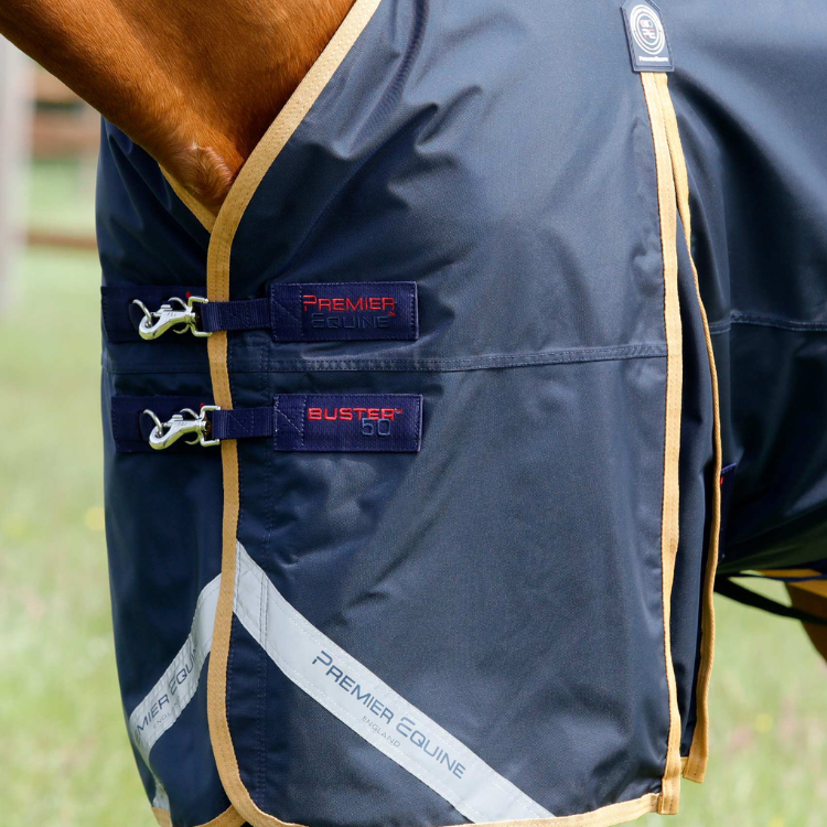Couverture De Box (Stable Rug) Premier Equine Stable Buster 100g - Taille 5'9" - Bleu à Pois Blancs - Presque Neuve
