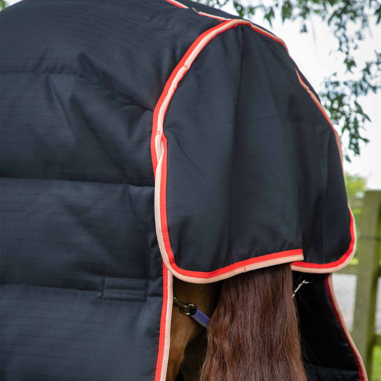 Couverture D'écurie Premier Equine Buster 200g Avec Couvre Cou Noir