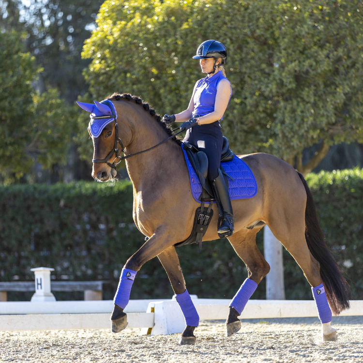 Tapis de Selle LeMieux Square Dressage en Carbon Mesh Jacinthe