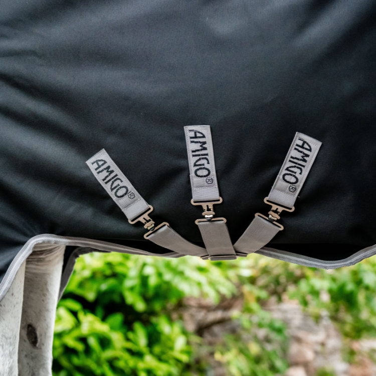 Couverture Horseware Amigo Bravo 12 plus 400grs noir/gris