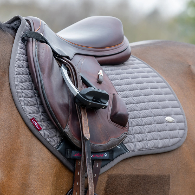 LeMieux Close Contact Tapis de Selle carré Ultra Mesh - Tapis de Selle