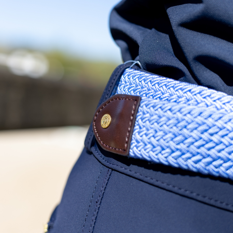 Ceinture bleue en cuir suédé motif perforé